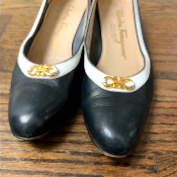 💠 Vintage Salvatore Ferragamo Boutique Pumps 8 Narrow - Picture 7 of 9